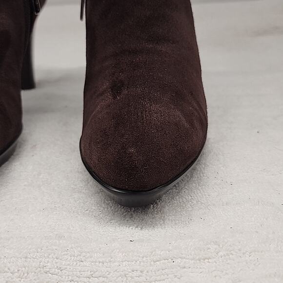 AQUATALIA BY MARVIN K ESPRESSO BROWN SUEDE LOW ANKLE BOOTIES LADIES 8.5 GUC - Picture 5 of 16